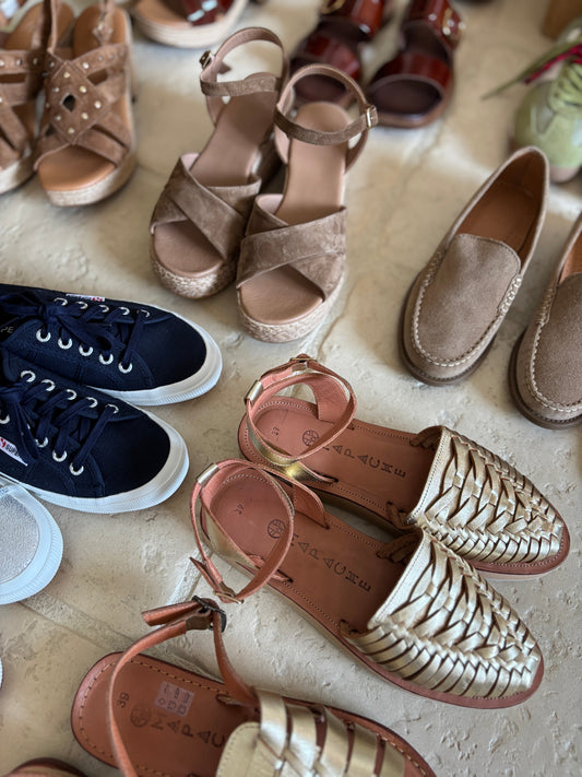 Top 7 des chaussures indispensables dans une garde-robe féminine.