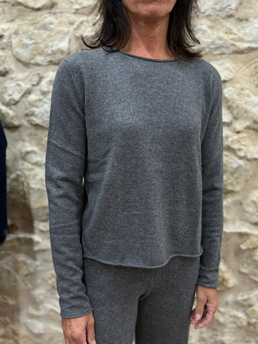 Pull Lilan - NOT SHY